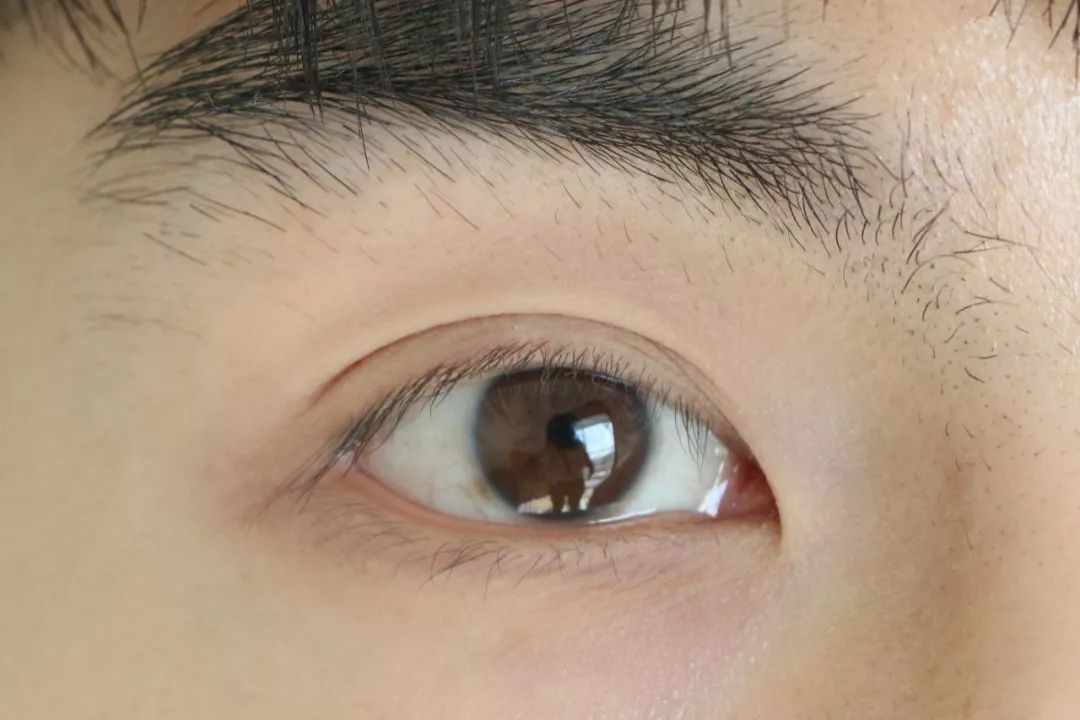 手残党化妆肿眼泡,眼妆教程单眼皮肿眼泡如何画眼妆