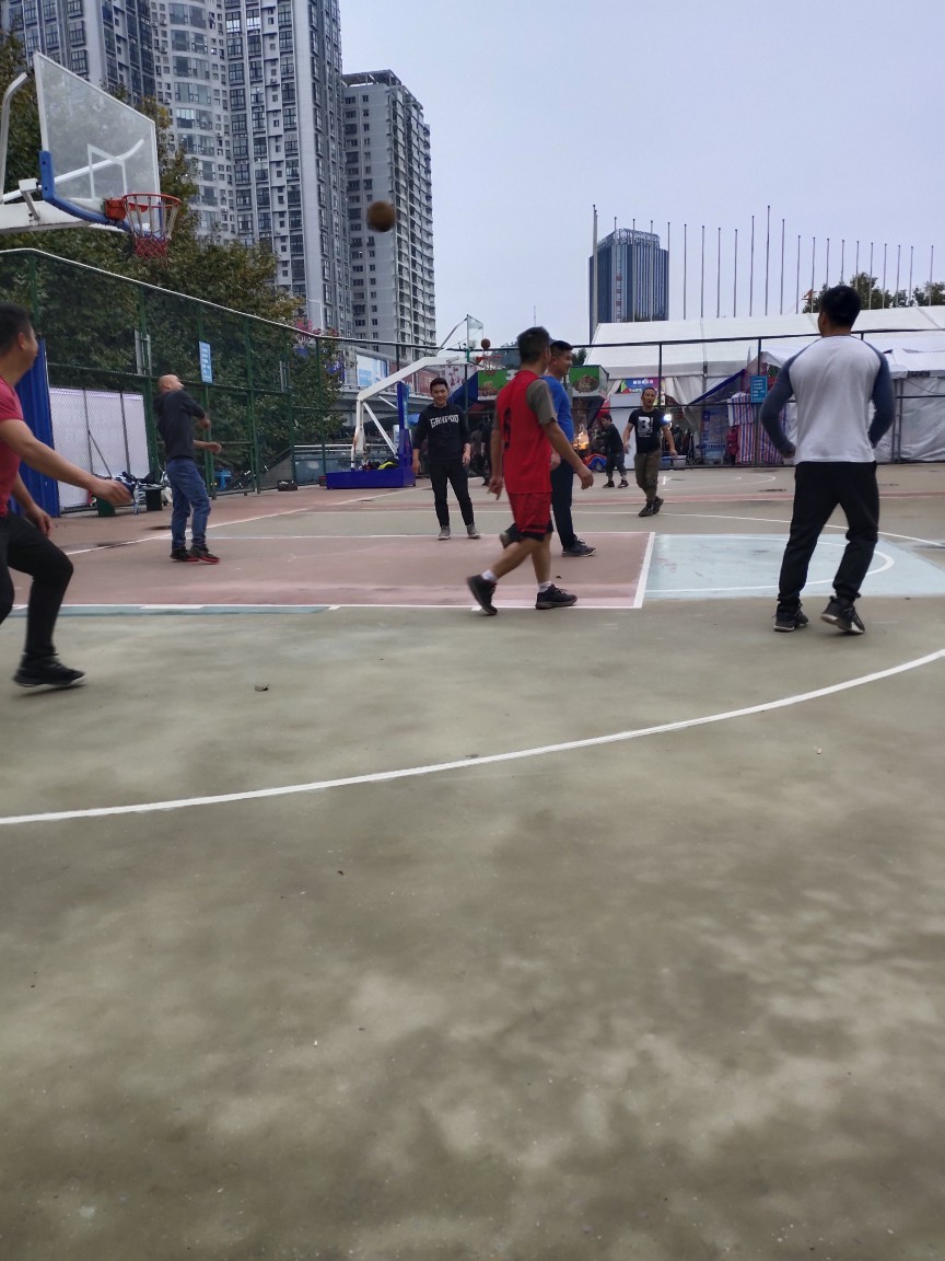 怎么一招称霸野球场,中年大叔打篮球技巧