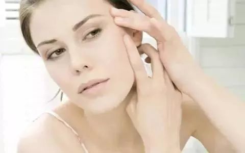 鼻子长痘是肝火还是胃火,鼻子长斑是情绪问题吗