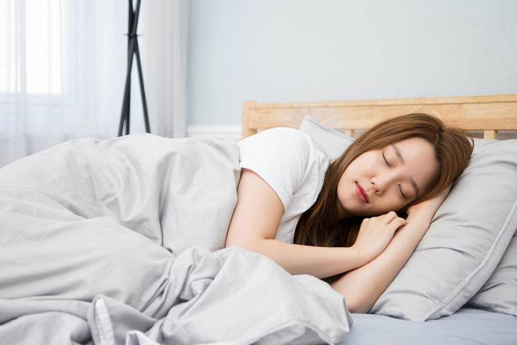 夏天适合什么样的被子和床单,夏天睡什么床品好