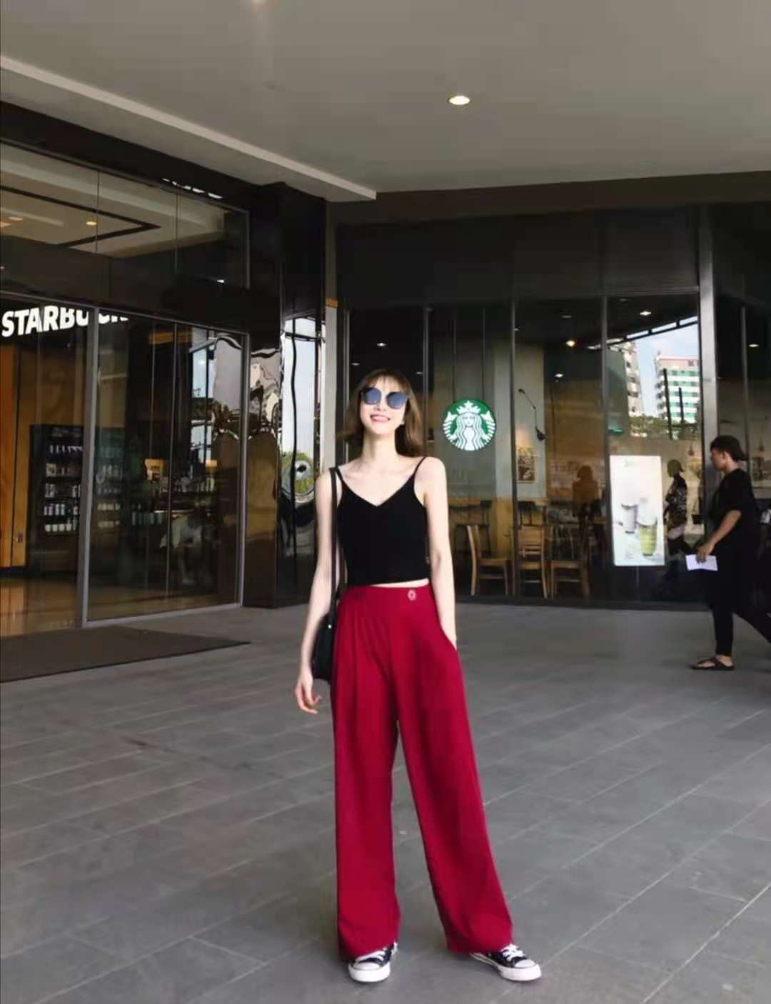 红色连体裤阔腿裤怎么搭配上衣,红色阔腿裤配什么颜色上衣好看