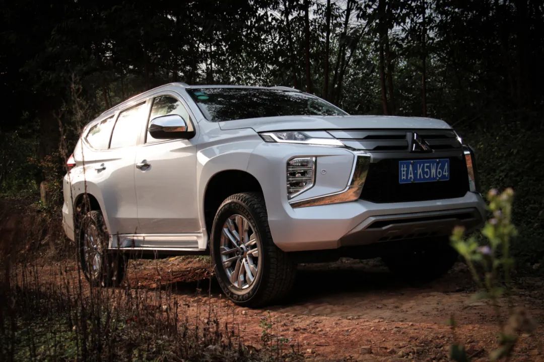 试驾三菱帕杰罗劲畅3.0,20款三菱帕杰罗劲畅3.0越野测试