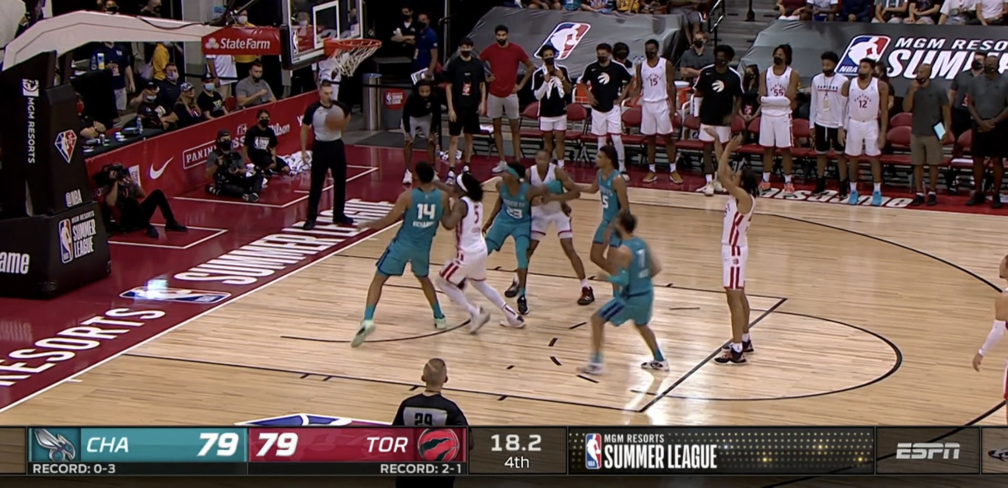 领先二十分被绝杀nba,剩0.2秒篮球绝杀nba