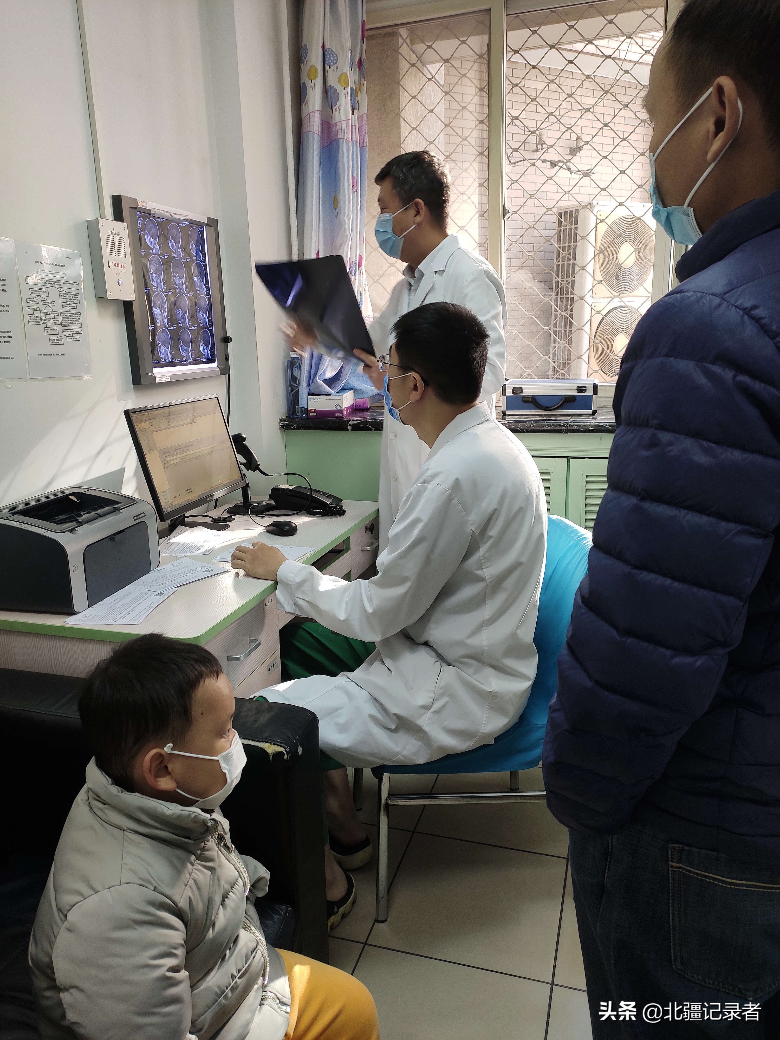 小孩咳嗽厉害突然死亡,孩子因为支气管肺炎住院的视频