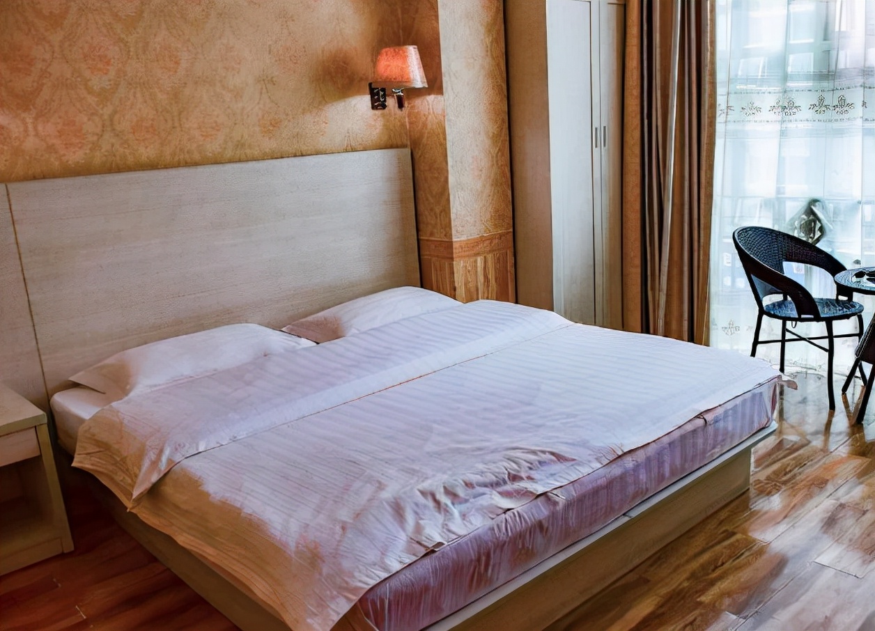 双人床选1米5的还是1米8的,双人床一般买1.5还是1.8