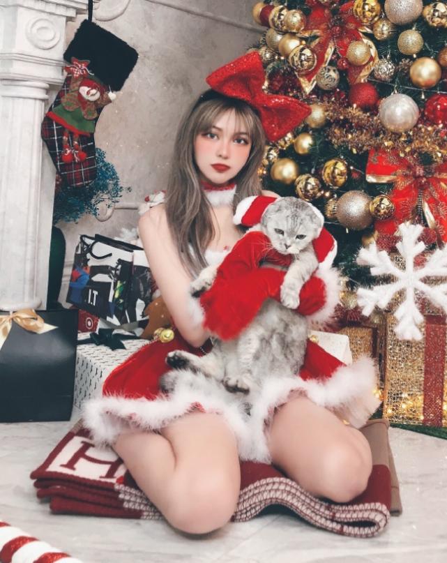 有种“救场”叫周扬青，看她穿短裙后坐下姿势，女生都该来学习