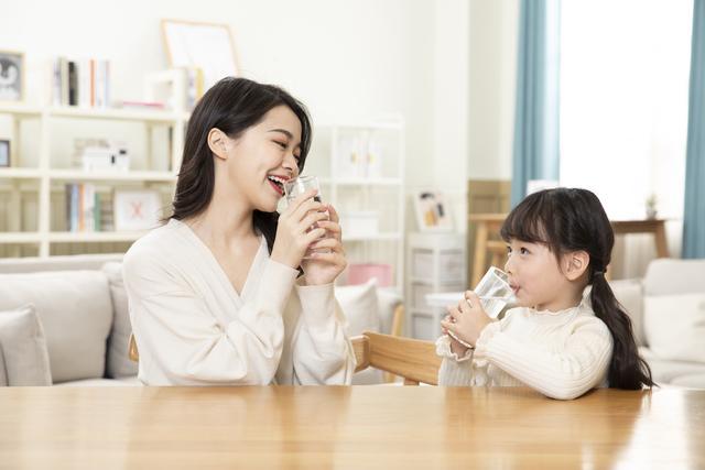 宝宝不愿意坐马桶大便怎么办,宝宝坐马桶为什么拉不出大便呢