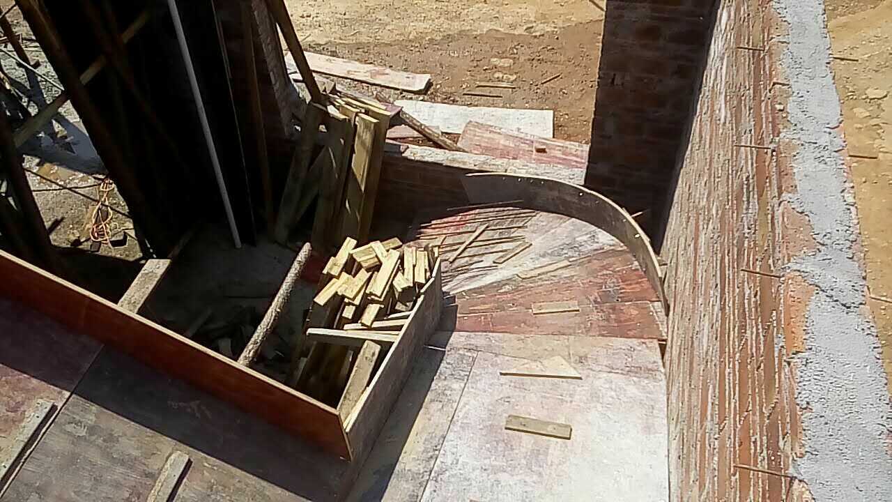 农村自建房实用双跑楼梯尺寸,3.6米高2.4米宽180度旋转楼梯