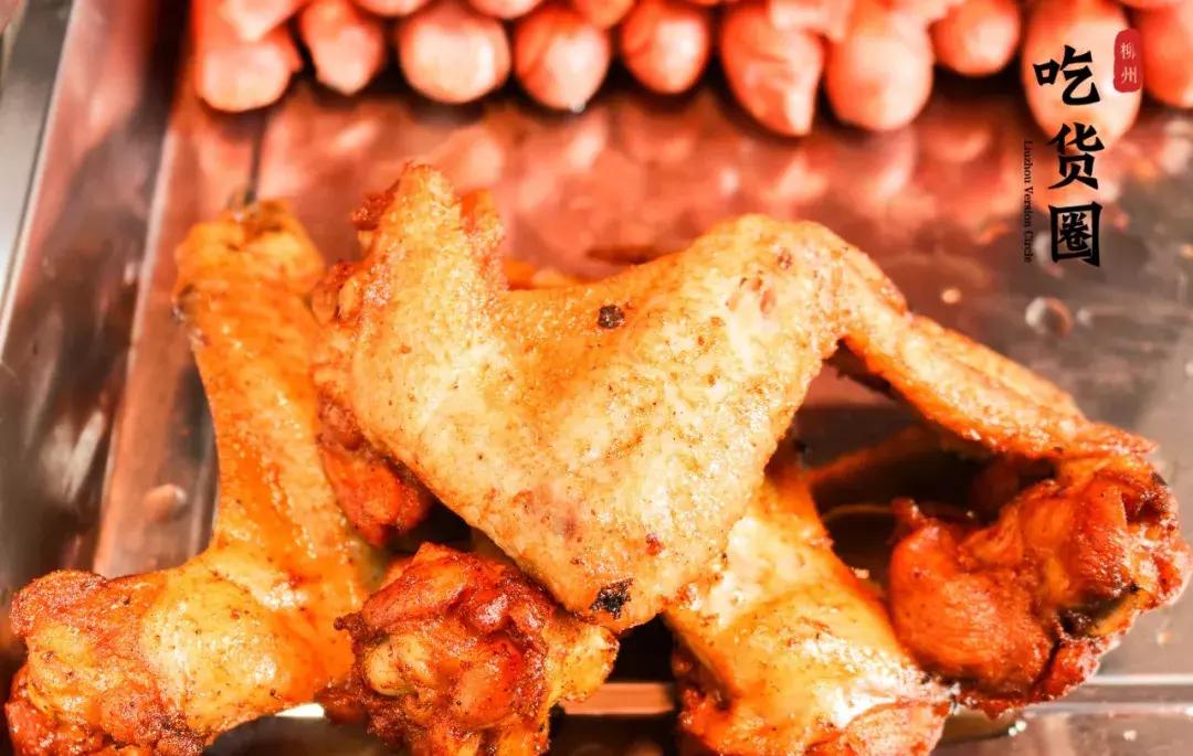 这家五星街不起眼的小吃站,34°高温没空调没座位,每天都排满人