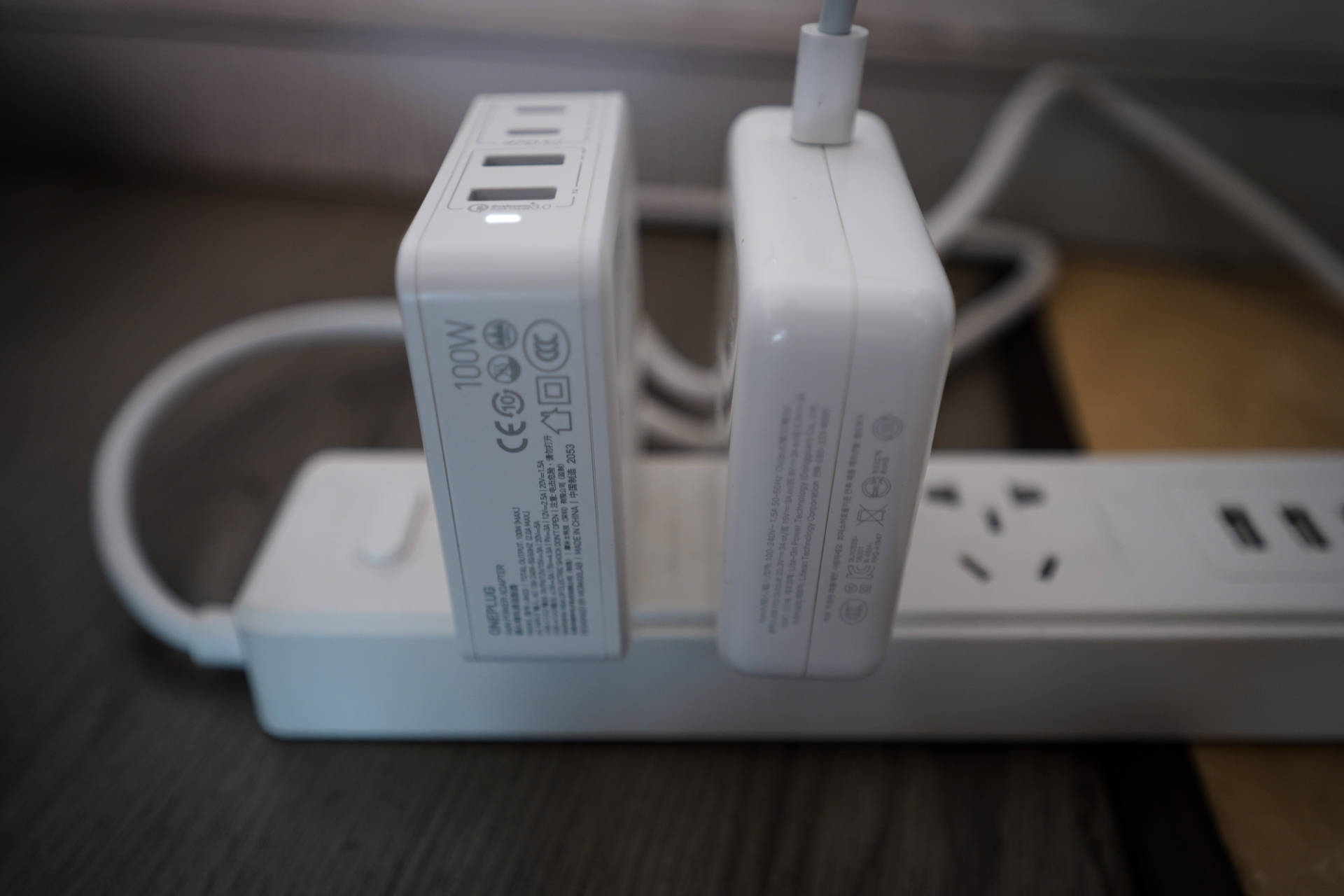 论如何拯救家里的小桌面?聊聊我那些花小钱省大地方的桌面好物