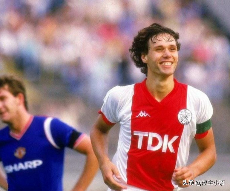 足球史上最全能支点中锋!他可以在中锋、前腰和边锋之间无缝衔接!