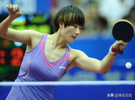 她22岁称霸欧洲乒坛，身材傲人穿吊带装打球，比赛里还尖叫掀短裤