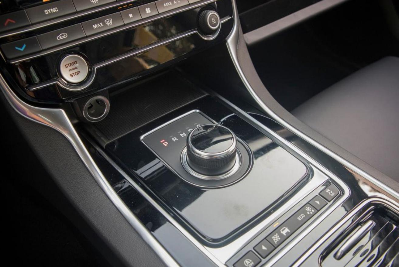 捷豹xflp250两驱精英运动版2022,捷豹中大型轿车试驾xfl