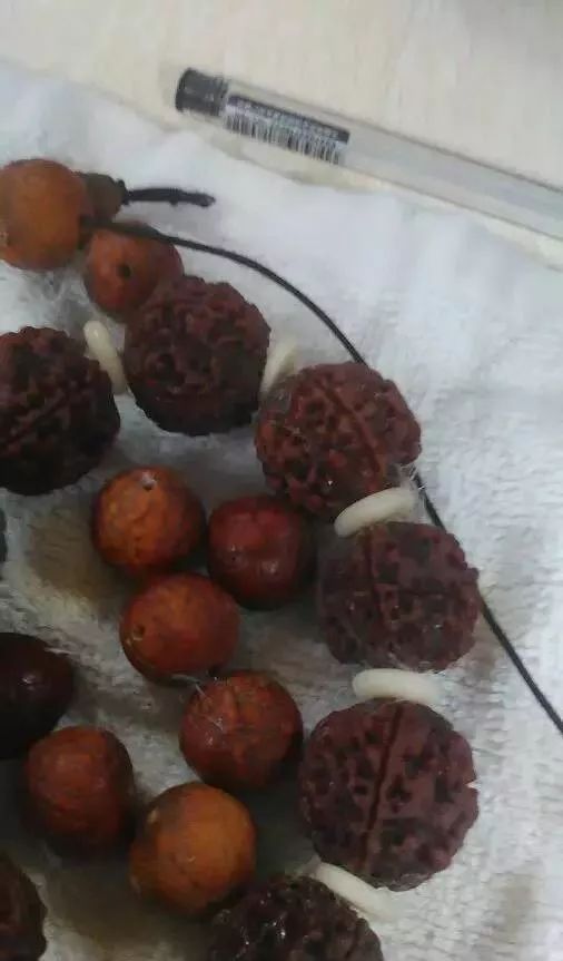 手串发霉了还能戴么,手串发霉能用除霉剂吗