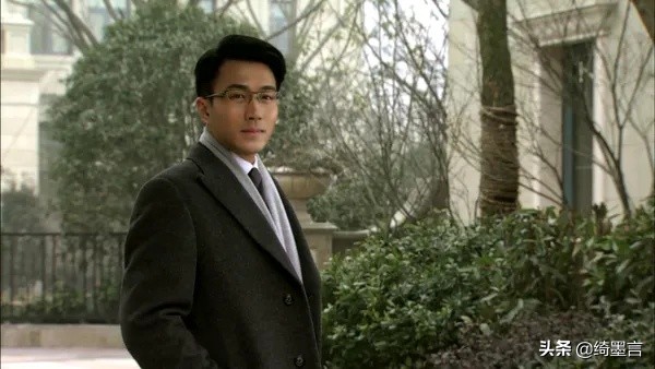 时隔九年重温《千山暮雪》莫绍谦依然是荧幕上最有魅力的“*兽禽**”