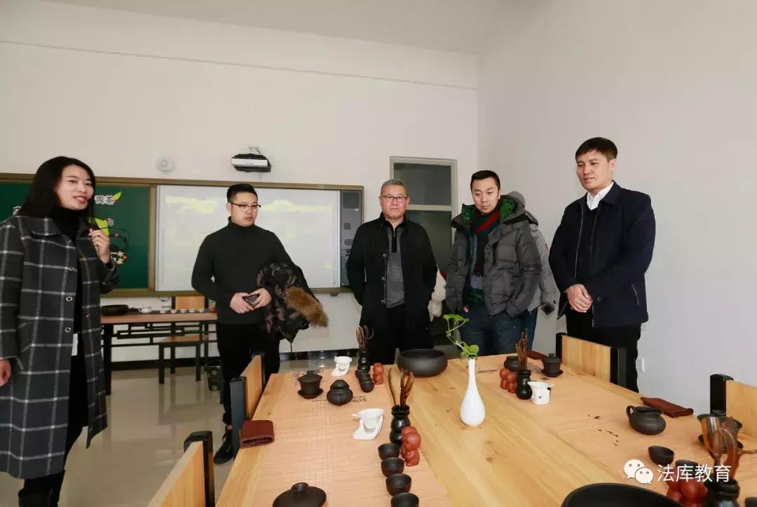 央视少儿频道联合百杰女企业家理事会赴法库开展捐资助学活动