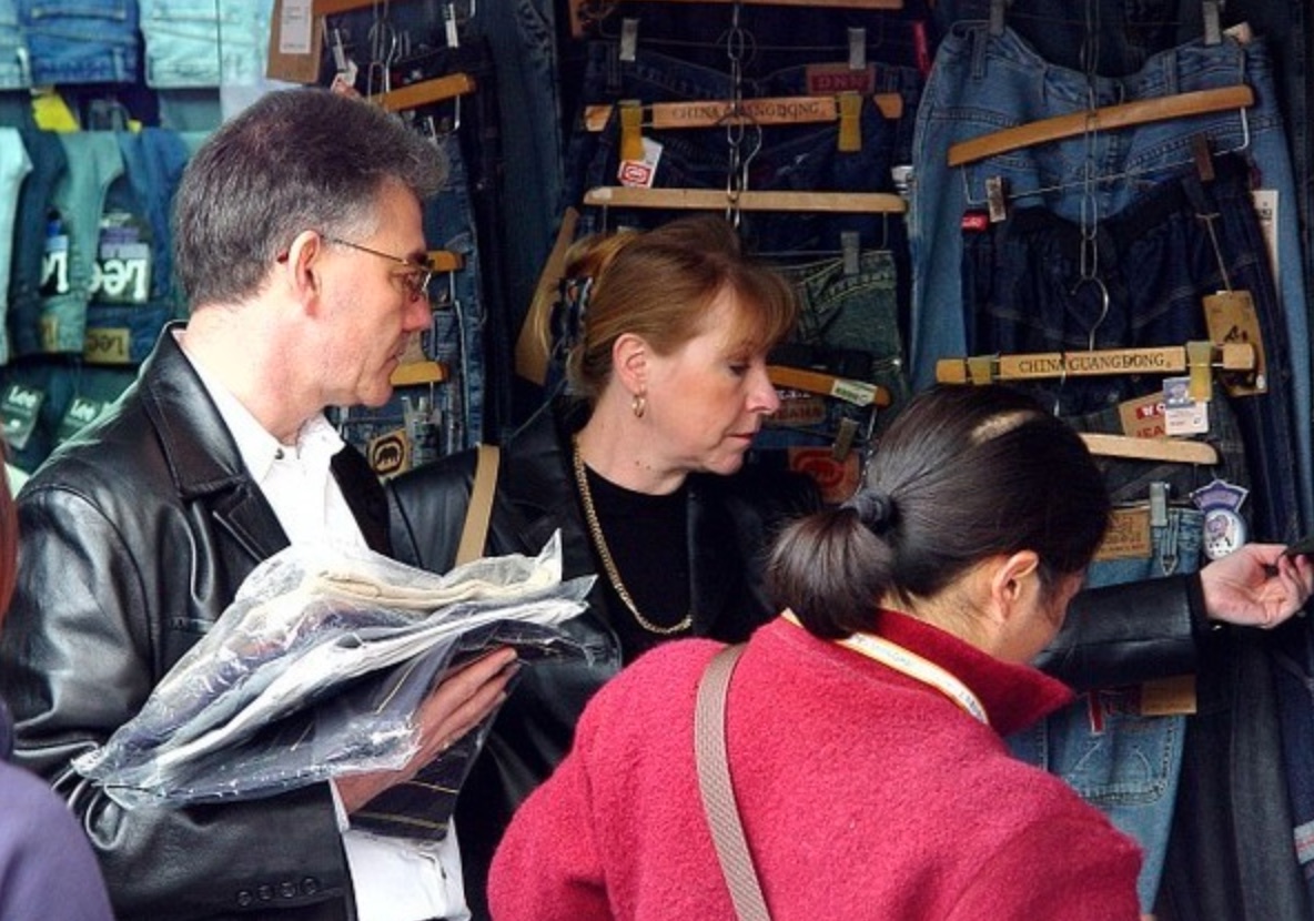 上海最大的服装饰品批发市场,曾经最热闹的上海襄阳路服装市场