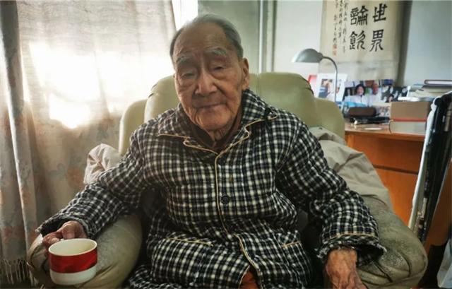 翻译界泰斗许渊冲辞世原因,翻译界泰斗许渊冲提词