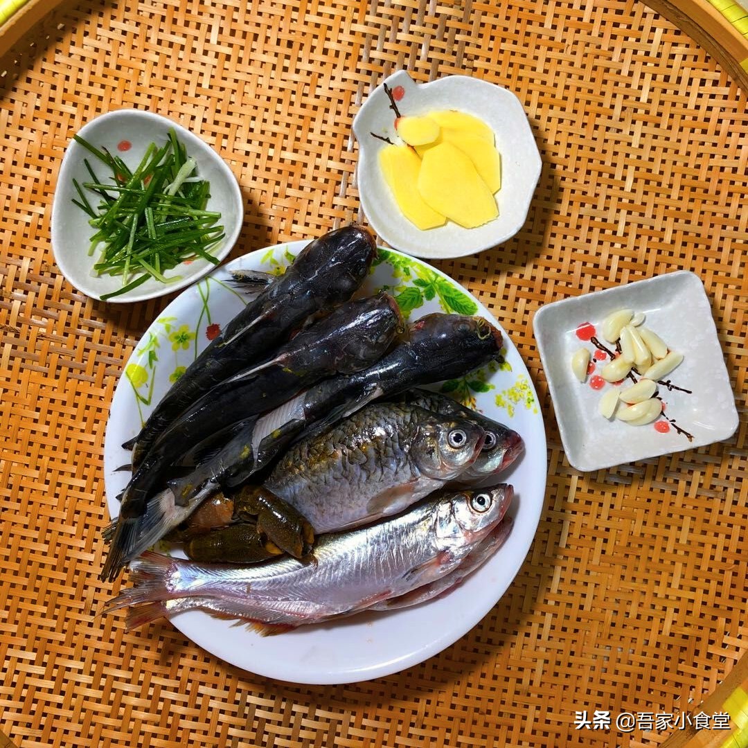 红烧小杂鱼的家常做法大全视频,红烧野生小杂鱼的家常做法视频