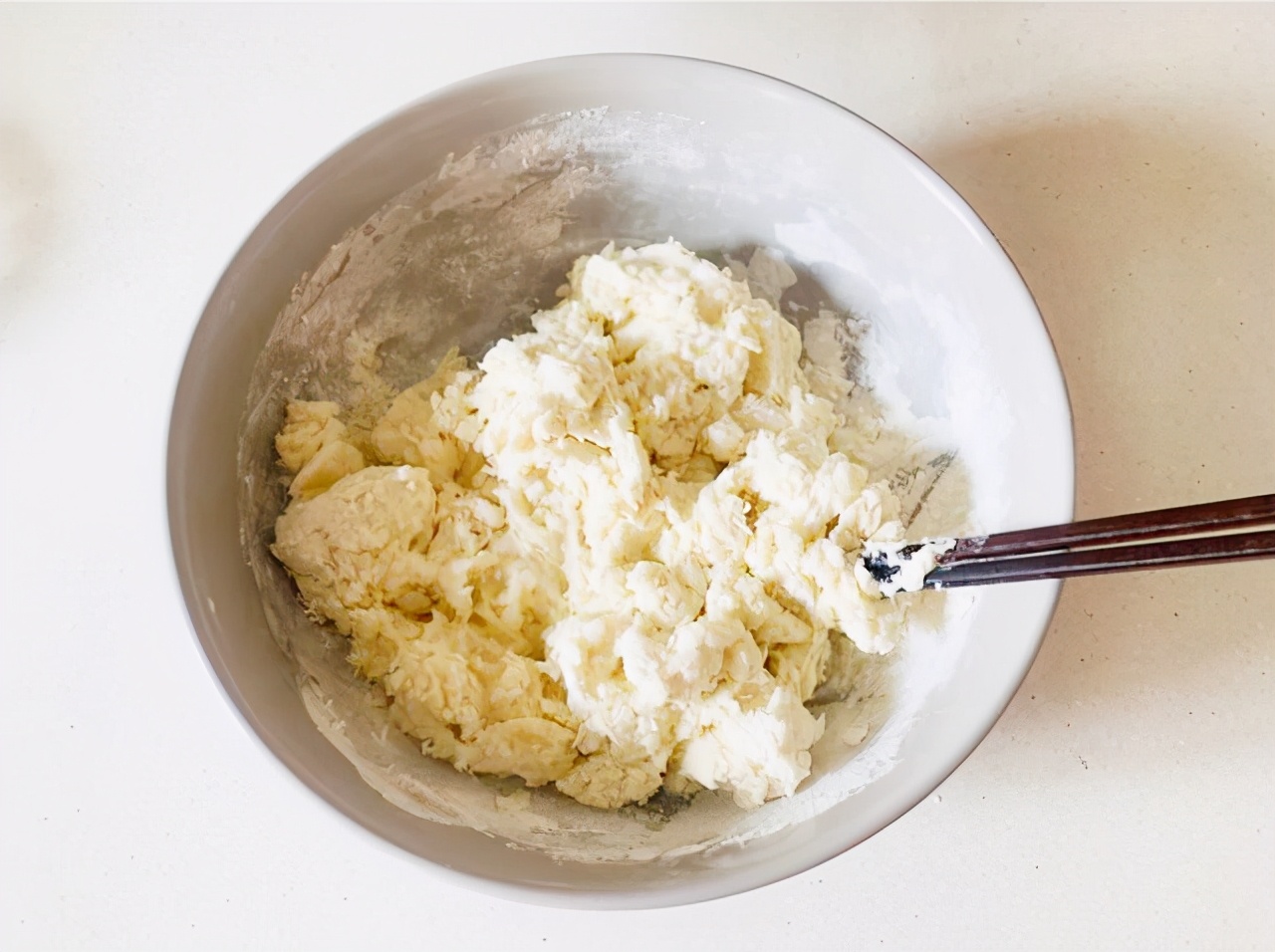 蒸饺要用开水还是凉水和面,蒸饺用冷水还是热水和面好