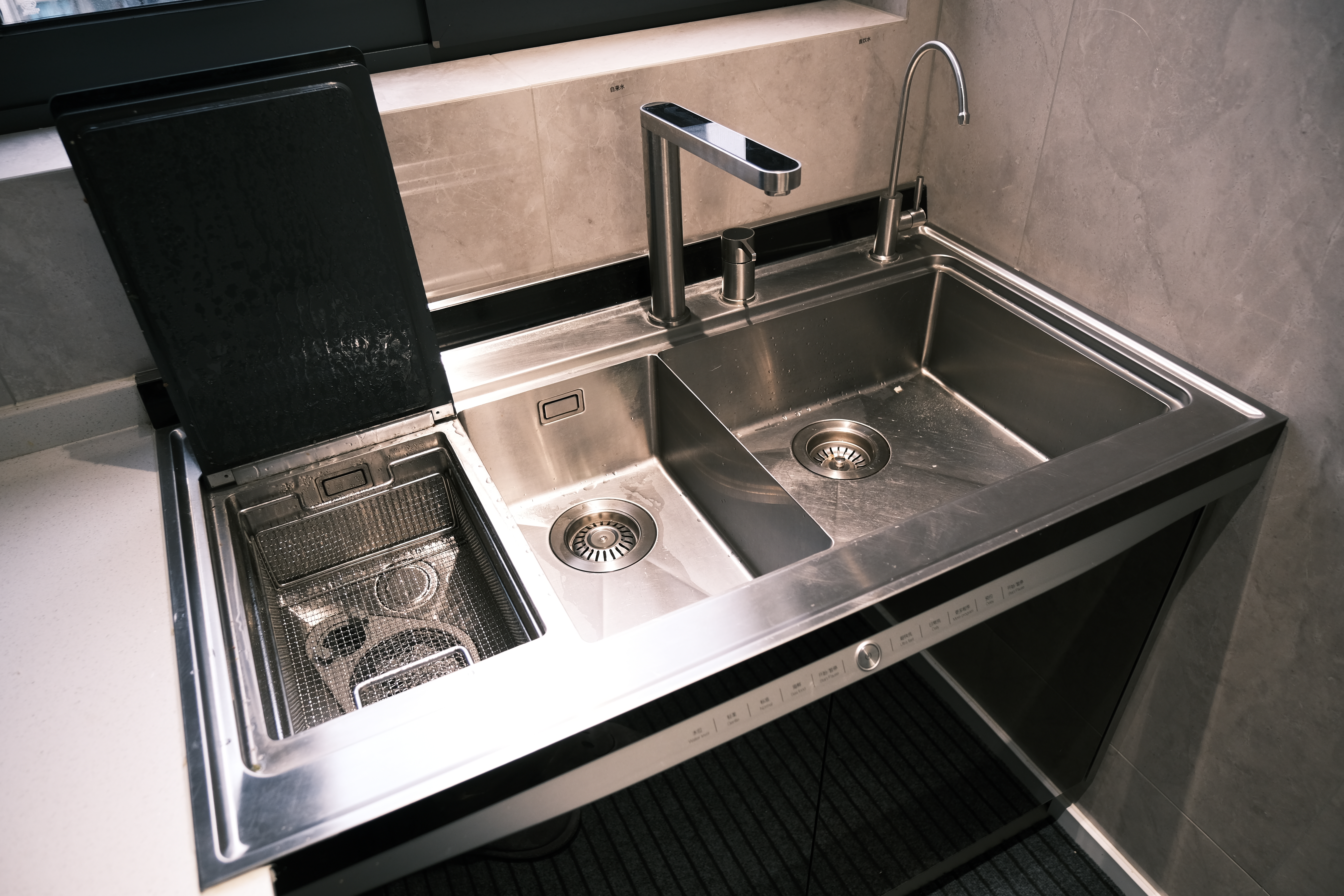 小厨房装修全攻略,厨厨一体化厨房