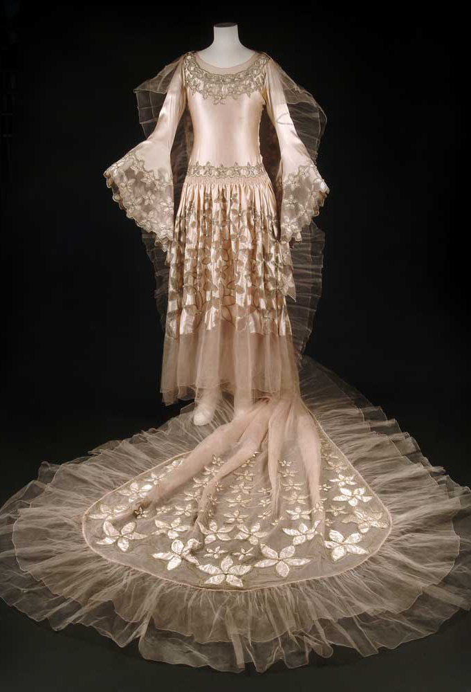 英女王高贵优雅的一生,英女王高贵气质的视频