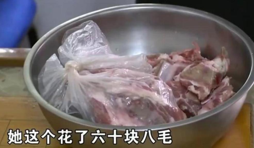 买了5斤猪肉花了200块,买了5斤猪板油花了52块钱