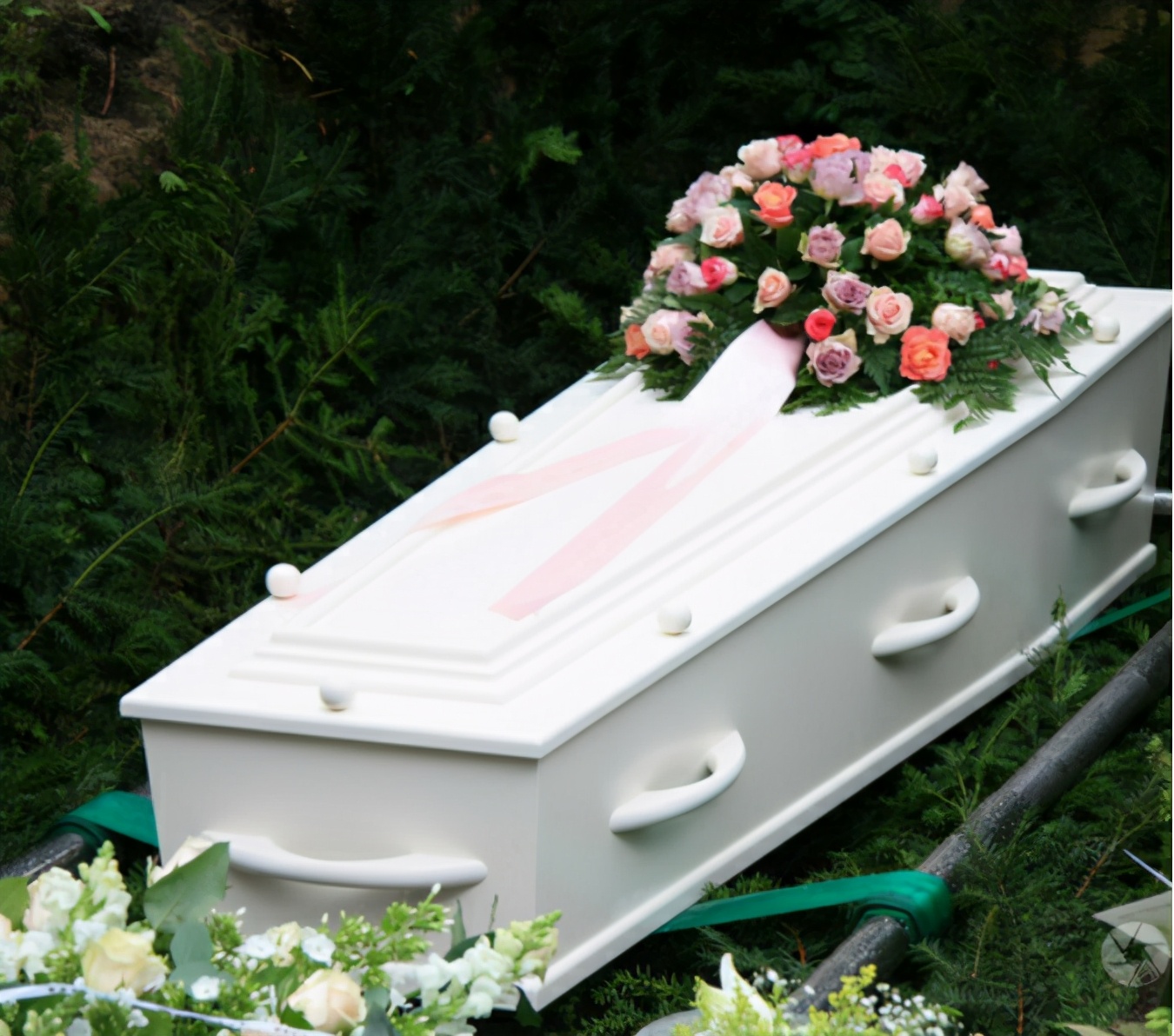 棺材的颜色代表什么,棺材颜色有什么讲究