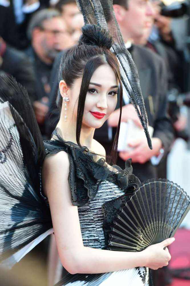 明星红毯如何快速换造型的,女明星红毯结束以后如何卸妆