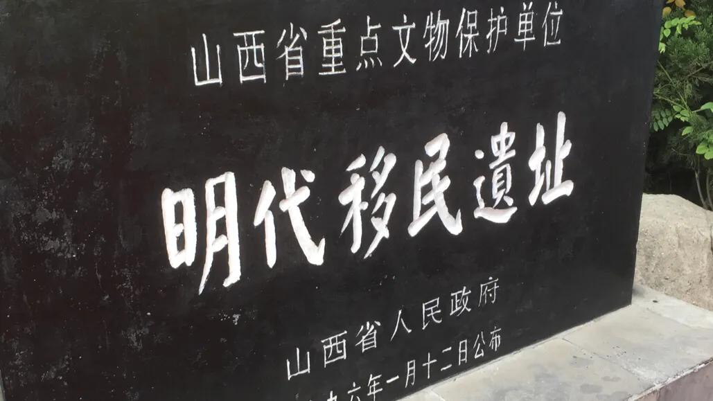 你右脚小拇指指甲盖是爽的吗?