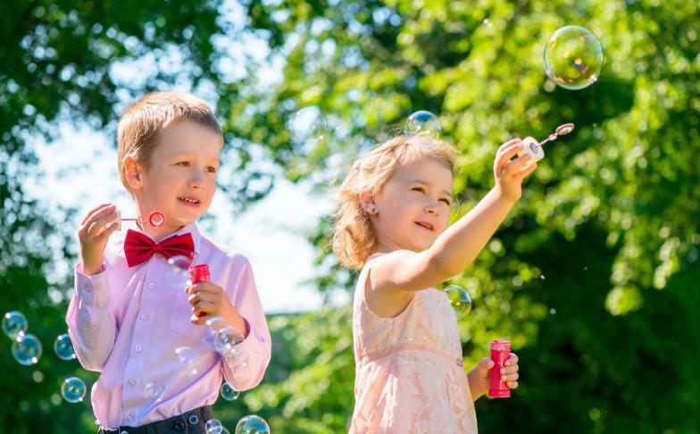 姐姐开学弟弟哭了想念姐姐,姐姐开学弟弟难过