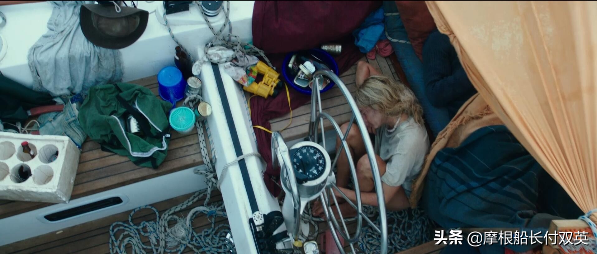 帆船航行遇到恶劣天气怎么办,帆船遇到大风需要把帆放下来吗