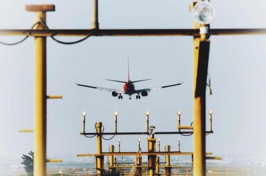 朝鲜游客来中国游玩，不用导游，嫌弃高铁太慢，打“飞的”来北京