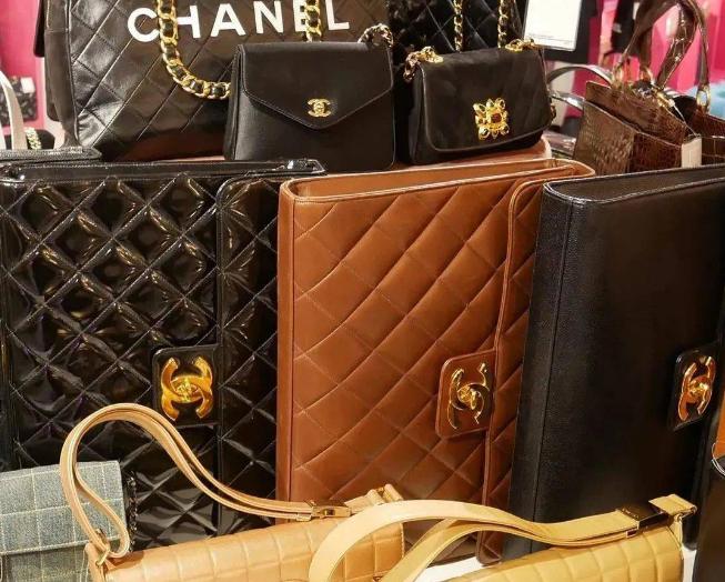 疫情期间,没法去香港买包?不如花千元在国内买一只古董包