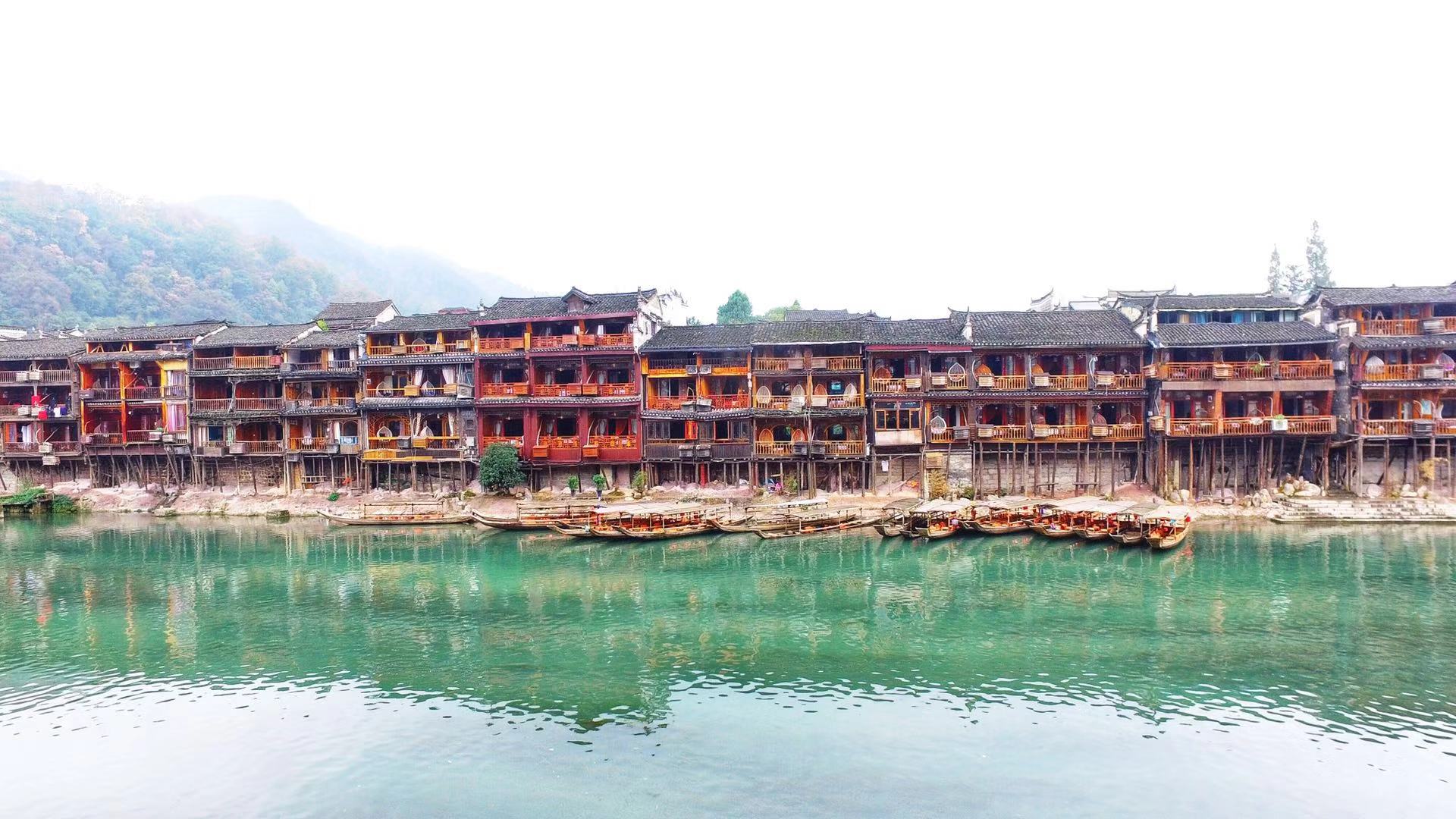 湖南凤凰古城游客越来越少,湖南的凤凰古城还值得去吗现在