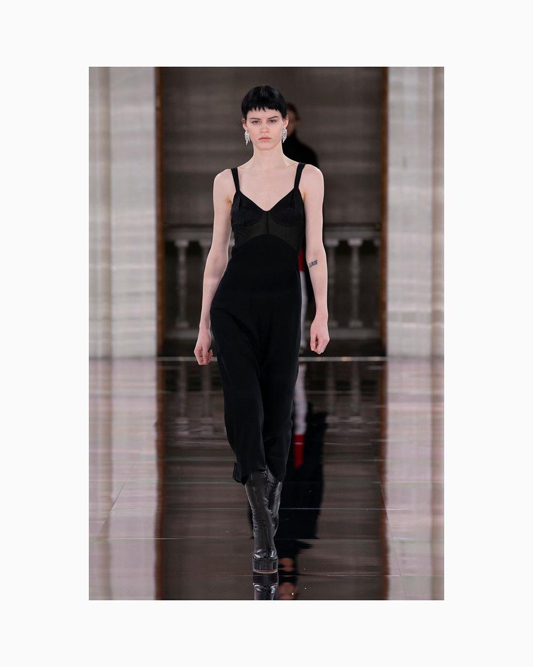 贝嫂维多利亚现场看踢球,顶级女团韩国