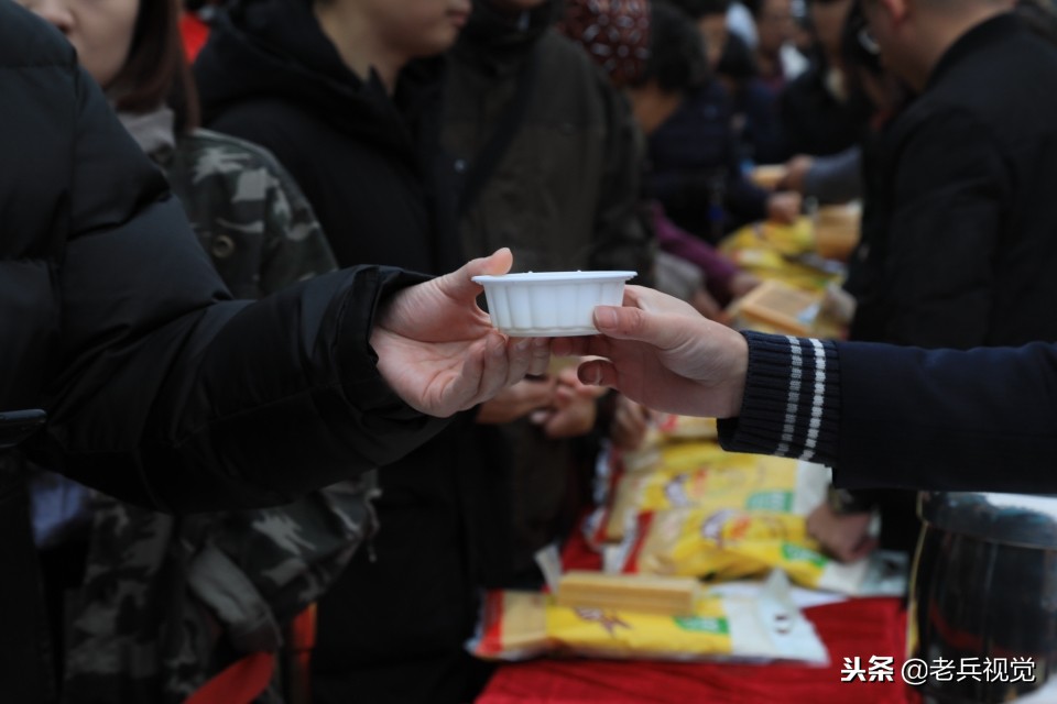 来一碗热乎乎的小米粥,来碗暖心暖胃的小米粥