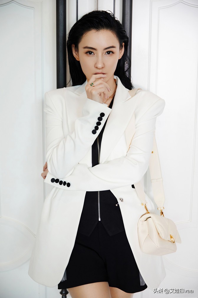 张柏芝大背头发型,张柏芝出席活动西装丸子头