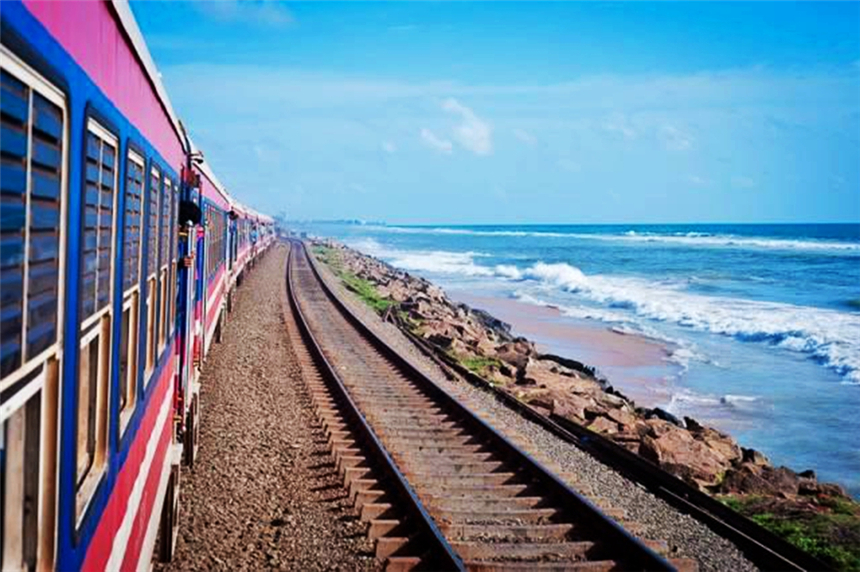 斯里兰卡海上小火车航拍,宫崎骏的斯里兰卡的小火车