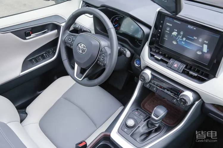 一汽丰田suv荣放rav4哪个颜色好看,家用suv选rav4荣放和crv哪款合适