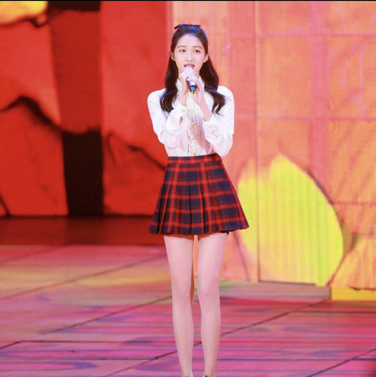 何洁终于减肥了图片,何洁化妆瘦了穿一身黑裙