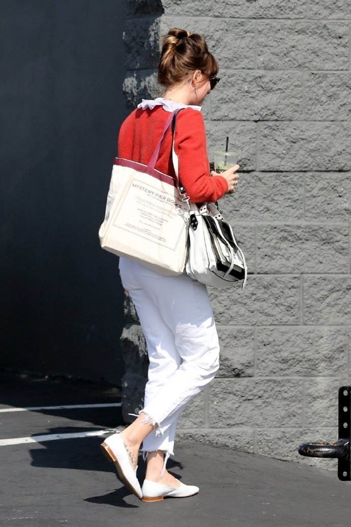 逛街买到的衣服回家就后悔了,女人买了衣服后后悔怎么开导