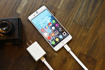 手机电池有电自动关机是什么原因,手机明明还有电为什么会自动关机