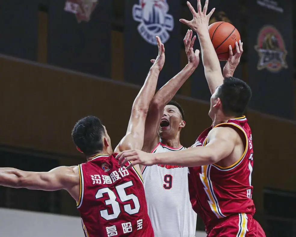 易建联nike篮球签名,nike易建联1代