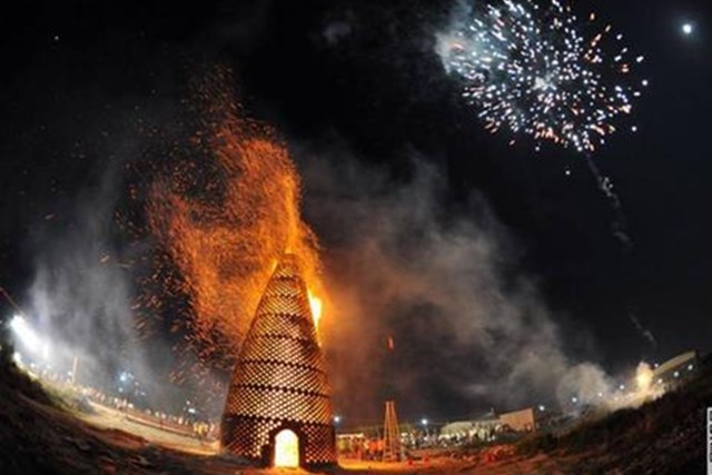 天上月圆人间团圆中秋有什么习俗,中秋除了吃月饼还有什么习俗