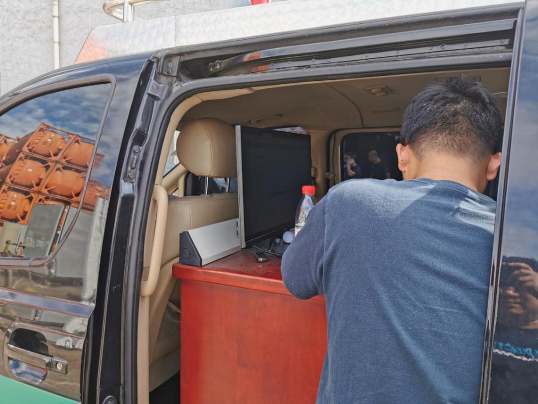 战高温斗酷暑努力工作不停步,战高温斗酷暑挥汗如雨