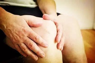 腰疼的走不了路，是腰椎间盘突出吗？还可能是它在作怪