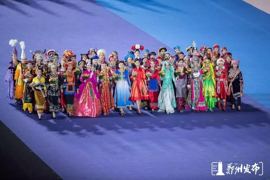 郑州奥体中心震撼场面,郑州奥体中心晚上视频