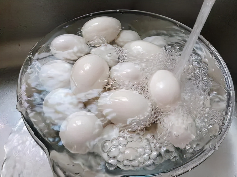 咸鸭蛋蛋黄为什么永远不会咸,为什么咸鸭蛋好吃咸鸡蛋不好吃