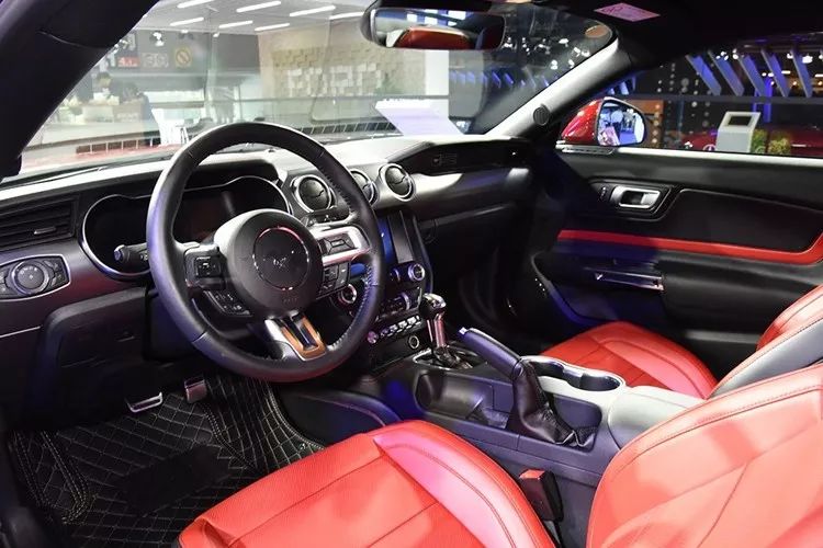 目前在售最便宜的v8跑车,v8自然吸气的经典车型